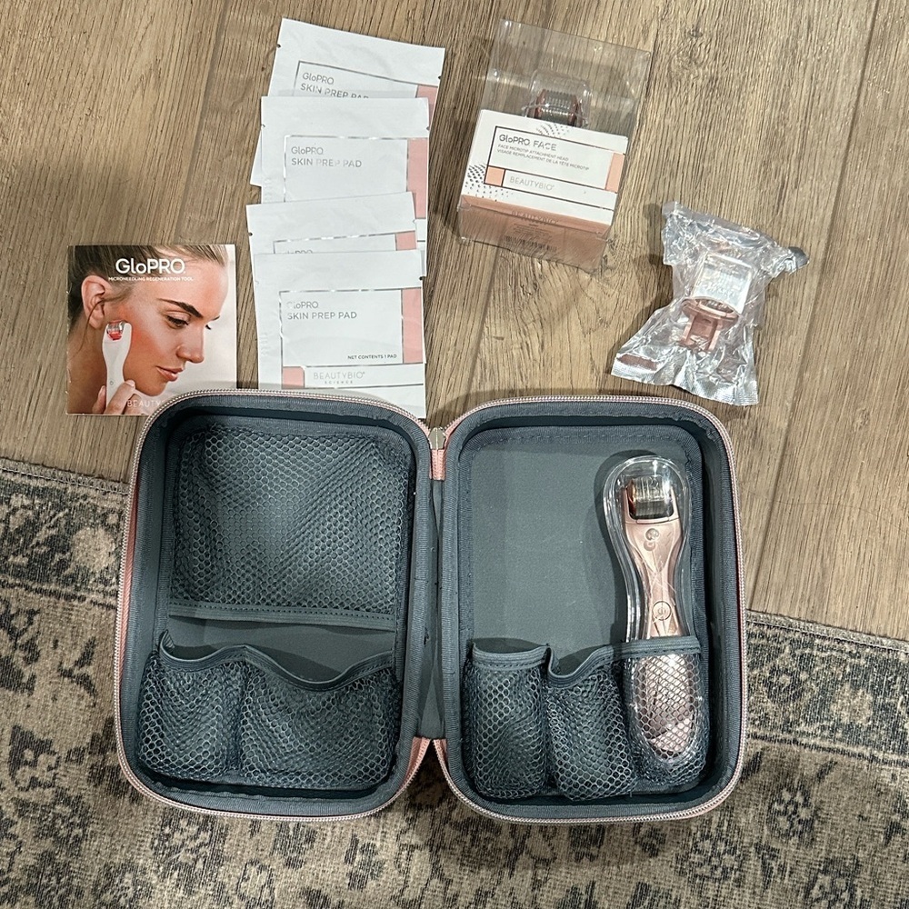 Beautybio GloPRO Microneedling red light Tool with Case